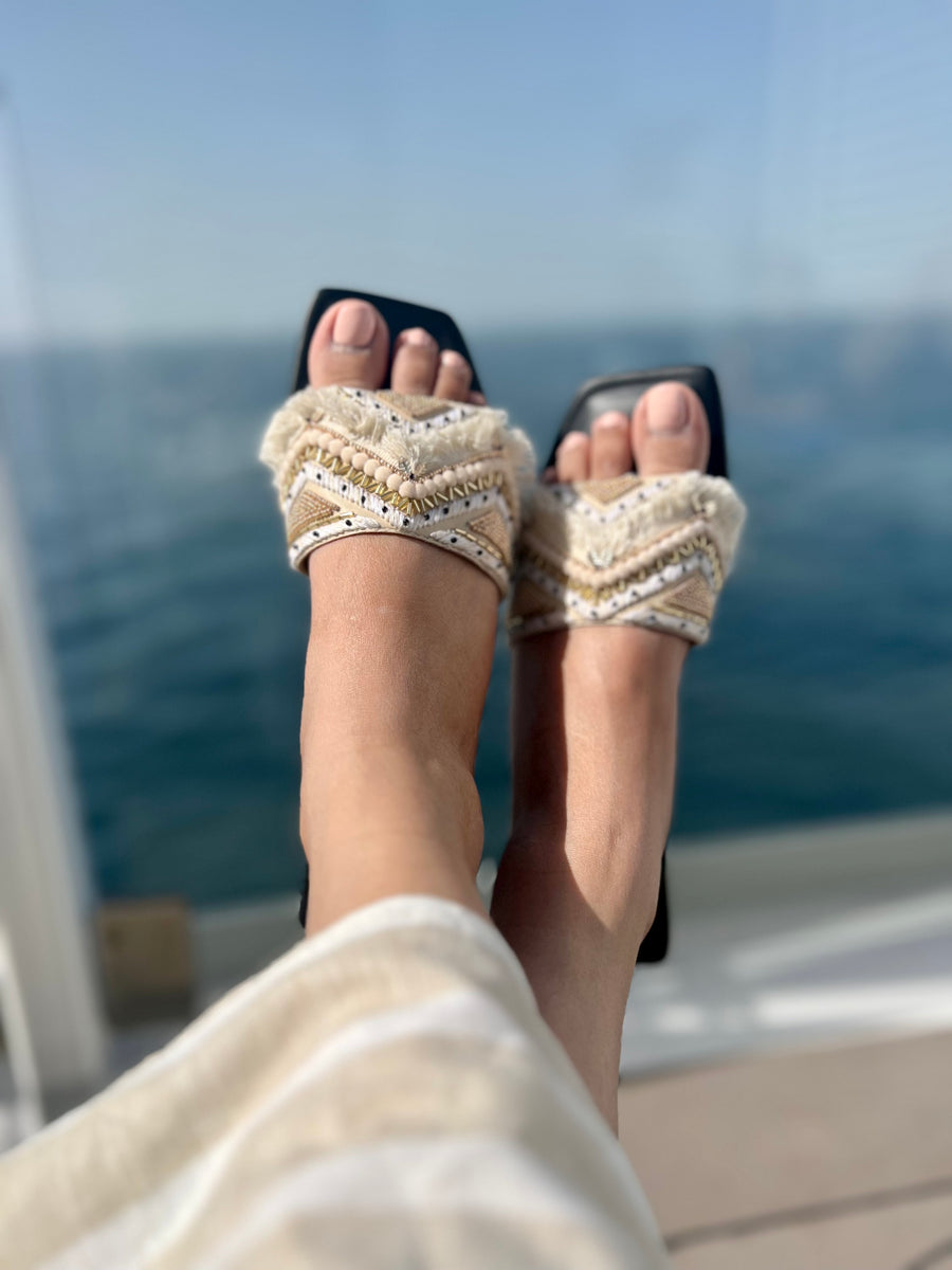 The Daisy Gold Sliders